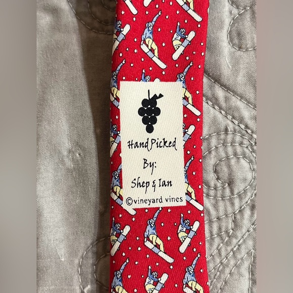 Vineyard Vines Men’s Snowboarder Tie Red Blue Yellow 100% Silk Hand Made USA - Picture 6 of 9